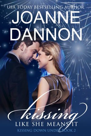 Kissing Like She Means It (Kissing Down Under Book 2)